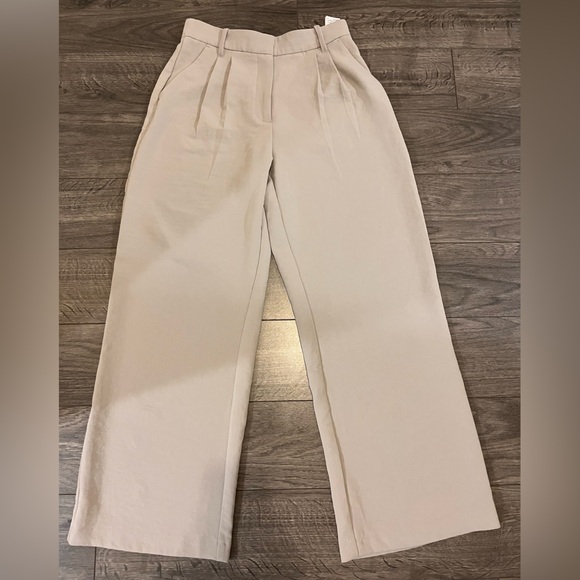 Abercrombie & Fitch Women's Cream Trousers - Picture 2 of 3